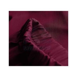 Traje Médico ClinicalPro Diseñado para Profesionales de la Salud que Combina la Resistencia de la Tela con el Control del Aliento - Product Image 3