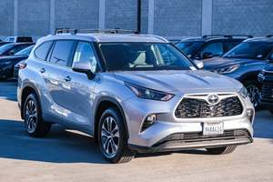 Toyota Highlander XLE AWD Usada de 2023 - Product Image 2