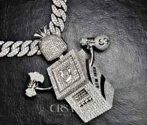 Pendentif de banque de diamants de fabrication indienne parfait pour les cadeaux ou les événements formels et améliorant le style personnel disponible à la vente - Product Image 4