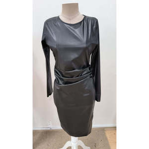 Vestido midi de cuero ajustado con cuello redondo y cremallera trasera de manga larga para mujer de Jane, ideal para una noche elegante. - Product Image 5