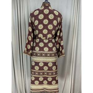 ชุดคลุมชายหาดสไตล์โบฮีเมียนวินเทจสำหรับผู้หญิง ทำจากผ้าไหมซารีรีไซเคิล เหมาะสำหรับใส่ในรีสอร์ท สไตล์ยิปซี คิโมโนสำหรับพักผ่อน หรือใส่คลุมชุดว่ายน้ำ - Product Image 4