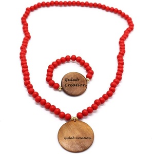 Collier de perles en bois rouge fait à la main pendentif ensemble de bracelets assortis | Bijoux modernes écologiques pour femmes perles Art à collectionner - Product Image 1