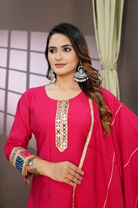 Hermoso conjunto de seda Salwar Kameez con trabajo de bordado de Duppatta elegante para fiestas Diwali y bodas ropa india y pakistaní - Product Image 2