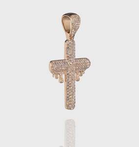 จี้รูปกางเขนแบบหยดน้ำชุบทองคำขาว 14K สไตล์ฮิปฮอปสุดเท่ ประดับด้วยเพชรโมอิสซาไนต์ทรงปรินเซสคัทคุณภาพสูงบนตัวเรือนเงินแท้ 925 - Product Image 2