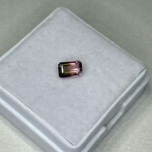 Tourmaline naturelle facettée de couleur bio, taille octogonale, 5,40 x 3,50 mm. - Product Image 1