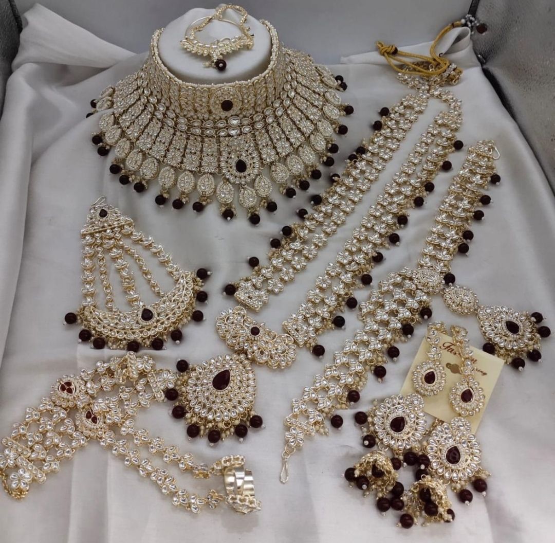 สีน้ำตาลแดง