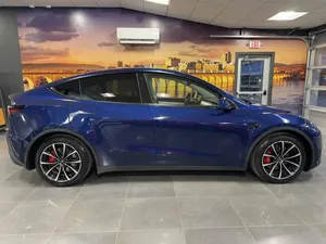 2022 Tesla โมเดลประสิทธิภาพ Y รถยนต์ไฟฟ้ามือสองพร้อมเบาะหนังกล่องเกียร์ธรรมดากล้องหลังพวงมาลัยซ้าย