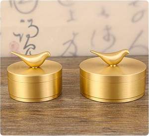 ที่เขี่ยบุหรี่ทองเหลืองแบบโบราณ สำหรับตกแต่งบ้านสไตล์วินเทจ ที่เขี่ยบุหรี่ทองเหลืองสุดหรู สำหรับใช้ในห้องนั่งเล่นและสำนักงาน ผลิตด้วยมือ - Product Image 4