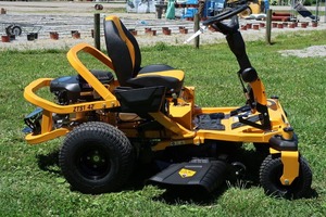 Tractor Industrial 2024 Cub Cadet ZTX4 60 4WD con Transmisión por Engranajes, Motor de 4 Tiempos, 100 HP, Listo para la Venta - Product Image 3