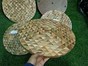 Juego de tablas de cortar de madera de acacia hechas a mano, bloque de cuchillos con incrustaciones de resina de 14x14 para cocina moderna y servicio de comida - Product Image 4