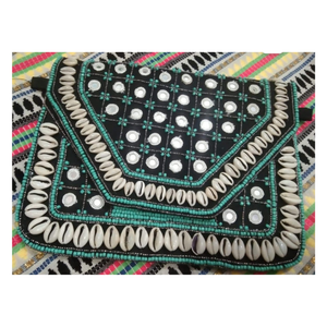 Hermoso accesorio bohemio hecho a mano Shell & Bead Clutch Bag con borlas para invitados de boda festivales y desgaste étnico - Product Image 1