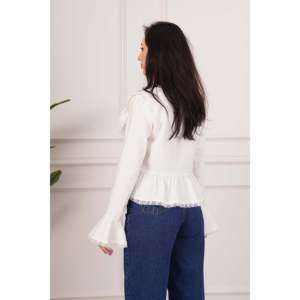 Blusa de Poliéster con Detalle de Encaje Color Crudo para Mujer, Marca Lustrin, con Cuello de Lazo y Corte Drapeado, para Uso Diario y de Oficina, Estilo Versátil - Product Image 5