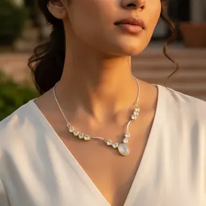 Collar de Cadena con Piedra Lunar de Plata 925 para Mujer, Diseño Elegante Chapado en Oro - Product Image 1
