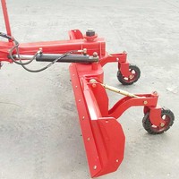 Lame de niveleuse hydraulique arrière pour le nivellement des terres agricoles, le déchiquetage des débris de chantier, le remblaiement des fossés et le déneigement.