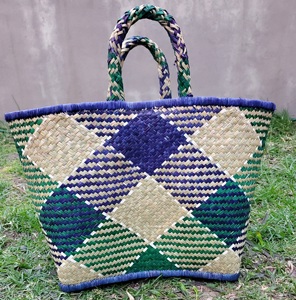 MADAGASCAR PANIER DE PAILLE DE GRANDE TAILLE COLORÉ-ENTIÈREMENT FAIT MAIN AVEC PAILLE NATURELLE (PENJY) -POIGNÉES DE PAILLE - Product Image 1
