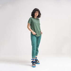 Camiseta de Manga Larga con Cuello Redondo para Mujer, 100% Algodón Peinado Airlume Hilado en Anillo, 32 Hilos, 4.2 oz, Color Mostaza, Corte Ajustado Informal - Product Image 3