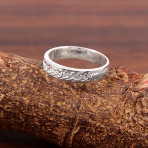 Anillo de banda texturizado de plata de ley 925 maciza para mujer - Product Image 3