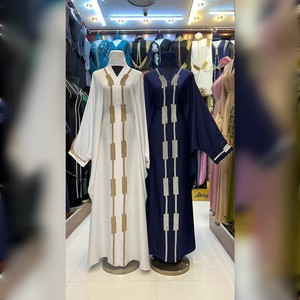 Abaya en satin élégante et luxueuse sur mesure en gros, vêtements islamiques pour femmes, manches bouffantes, inspirée de Dubaï, soie turque anti-rides - Product Image 1