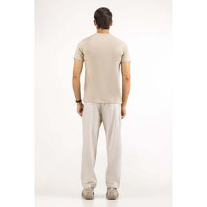 เสื้อยืดโอเวอร์ไซส์ทรงปกติ ผ้าเจอร์ซีย์ 260 กรัม ระบายอากาศได้ดี กันยับ สีพื้น ย้อมสีเรียบ พร้อมป้ายแบบกำหนดเอง ดีไซน์เปล่า MN-TS-SS25-312 - Product Image 1