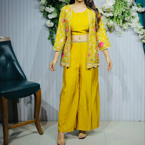 Ensemble haut court et pantalon palazzo brodés jaune moutarde de luxe Unity Luxure, tenue de fête de luxe - Product Image 1