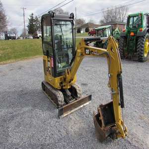 Mini-excavatrice Caterpillar 302CR de 2019, neuve et d'occasion, de haute qualité, avec un moteur diesel 62 CV, 4 roues motrices, bon prix - Product Image 1