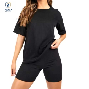 INDEX APPAREL Conjunto de 2 Piezas para Mujer, Shorts Negros de Algodón y Spandex Acanalado, Cuello Redondo, Manga Corta, Largo por Encima de la Rodilla, Corte Holgado - Product Image 1