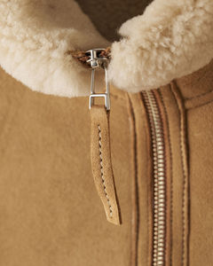 Veste en cuir formelle d'hiver personnalisée de haute qualité pour motards moto fermeture à glissière sans manches décorée de fourrure - Product Image 4