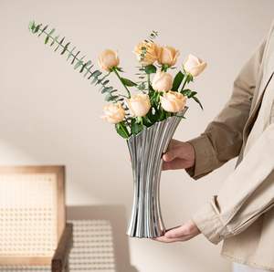 Florero Alto Decorativo de Metal, Diseño Vertical Esculpido para el Hogar, Sala de Estar, Hotel, Oficina, Centro de Mesa, Artículo Decorativo Premium - Product Image 1