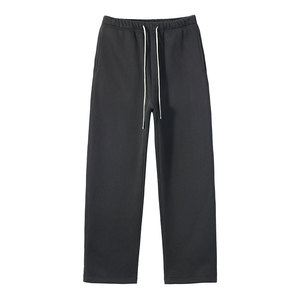 Estos pantalones de chándal gruesos, cálidos y duraderos son perfectos para los meses más fríos. Fabricados con tela de primera calidad para un uso duradero. - Product Image 4