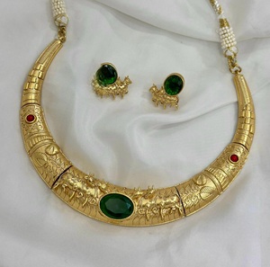 Conjunto de Gargantilla Grand Polki con pendientes a juego diseñados para mujeres niñas para compromiso de boda Pearl Kundan conjunto de declaración - Product Image 2