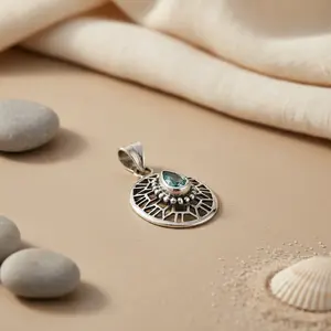 Colgante de Topacio Azul en Plata 925 para Mujer, Chapado en Rodio con Oro Rosa y Platino, Cadena Geométrica, Gema con Corte Princesa - Product Image 1