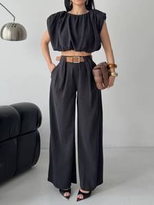 Ensemble pantalon deux pièces personnalisable pour femme, col halter, sans manches, longueur genou, en polyester, fabriqué en Turquie - Product Image 5