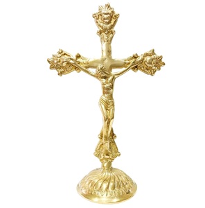 Croix de figurine crucifix debout avec idole en laiton de Jésus-Christ pour les cadeaux et la décoration finition dorée - Product Image 1