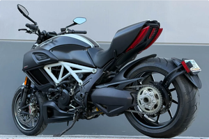 สภาพเหมือนใหม่ - พร้อมขับขี่ - ดูคาติ ดีอาเวล คาร์บอน ปี 2015 - Product Image 2