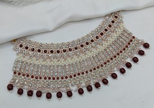 Conjunto de Joyería de Lujo con Baño de Oro y Perlas de Calidad de Exportación, con Aretes y Maang Tikka para Novias y Fiestas - Product Image 5