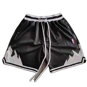 Shorts d'été décontractés pour hommes, design tendance, maille respirante, 100% coton, séchage rapide, personnalisables, sublimation de haute qualité, idéal pour la plage. - Product Image 4