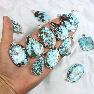 Magnésite naturelle Turquoise pierre précieuse de haute qualité solide 925 pendentif en argent Sterling pour les femmes bijoux en gros faits à la main - Product Image 1