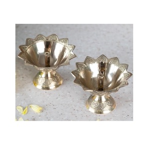 โคมไฟทองเหลืองพรีเมี่ยมจากดีไซเนอร์สำหรับ Mandir Puja Temple นมัสการการตกแต่งของดิวาลีและพิธีกรรมมงคล - Product Image 6