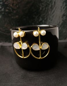 Los pendientes de gota chapados en oro al por mayor incluyen pendientes de gancho de latón chapados en oro hechos a mano envueltos en alambre de oro de 18 quilates para bodas, fiestas - Product Image 4