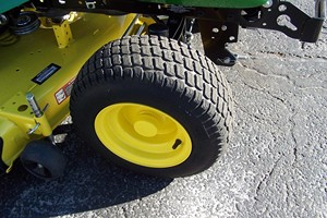 Cortacésped John Deer X590 para montar, tractor para montar en el césped con plataforma de cortacésped de 122 cm Cortacésped John Deer X 590 - Product Image 5