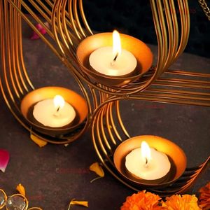 Portavelas Colgante de Metal Dorado de Alta Calidad con Diseño Personalizado IBS, Hecho a Mano con Corte y Impresión de Formas para Decoración del Hogar - Product Image 3