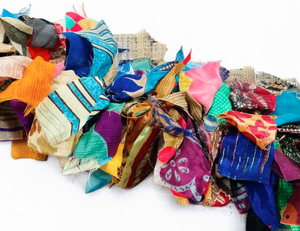 Guirnalda de chatarra de tela colorida hecha a mano decoración Bohemia ecológica, banderines de cinta reciclada para fiestas, paredes y eventos - Product Image 3