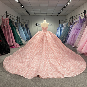 8549 Hermoso Vestido de Quinceañera con Cuello Barco, Patrón de Encaje Bordado Rosa, Cola Capilla, Largo hasta el Suelo y Pedrería de Cristal - Product Image 4
