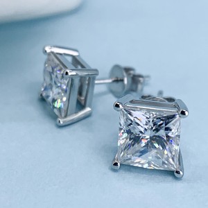 Boucles d'oreilles personnalisées en or blanc 18 carats avec moissanite taillée princesse et diamant, certifiées VVS, style hip hop mignon pour femmes, cadeau IG - Product Image 5