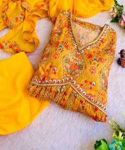 Fusion de mode: Style pakistanais Salwar Kameez - Fusion de styles traditionnels et modernes, créant une mode chic et élégante - Product Image 3