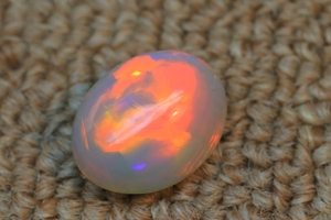 Belle pierre précieuse cabochon de forme ovale d'opale éthiopienne-gemmes d'opale de feu rouge-pierre lâche lisse pour des bijoux fins - Product Image 5