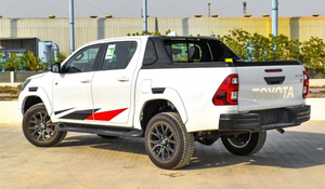 Hilux 4X4 GR-Sport 2023, conduite à gauche, pneus R16, intérieur cuir foncé, transmission automatique 7 vitesses, transmission intégrale - Product Image 4