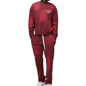 Conjunto de Sudadera y Pantalones Deportivos Personalizados con Efecto Desgastado, Estilo Urbano, 100% Algodón de Alto Gramaje, Color Granate Premium para Hombre - Product Image 1