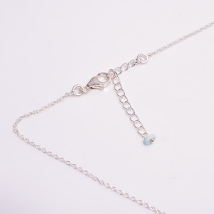 Vente en gros de collier en argent sterling 925 au design classique pour femmes fait à la main avec un mélange de pierres précieuses et de chaînes fines - Product Image 3