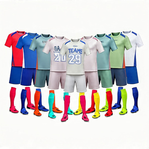 Ensembles d'uniformes de football unisexes au design personnalisé Dernier jeu complet en polyamide à séchage rapide Fabricant de gros - Product Image 2